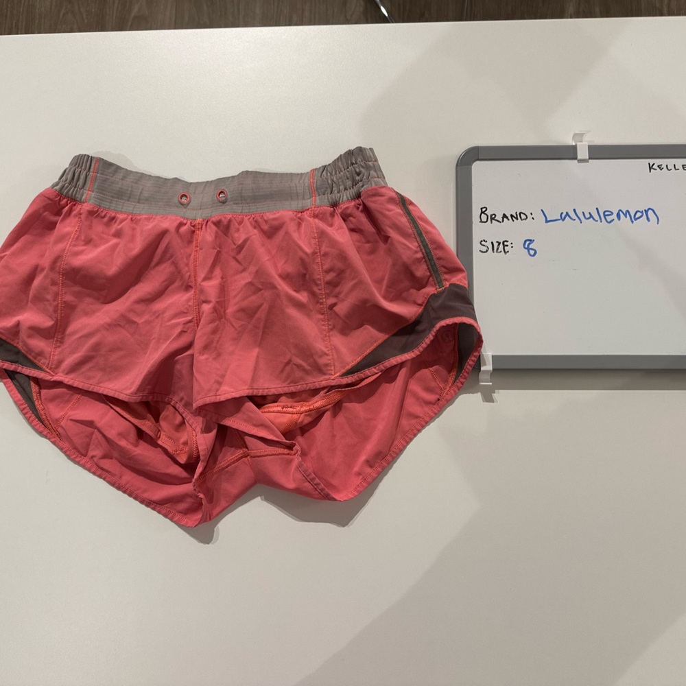 Size 8 Lululemon Hotty Hots 2.5 inch inseam